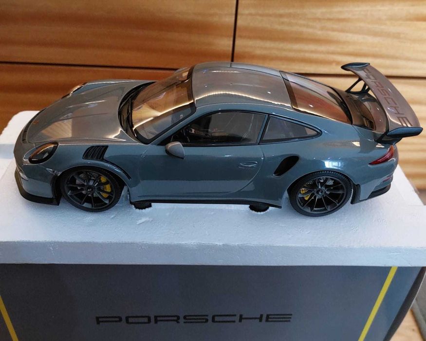 Porsche 911 (991) GT3 2017 RS Minichamps 1:18