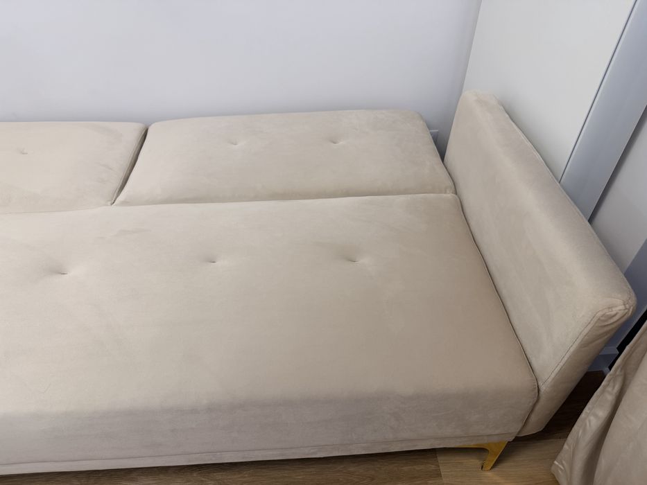 Beżowa Wygodna sofa trzyosobowa z funkcą spania