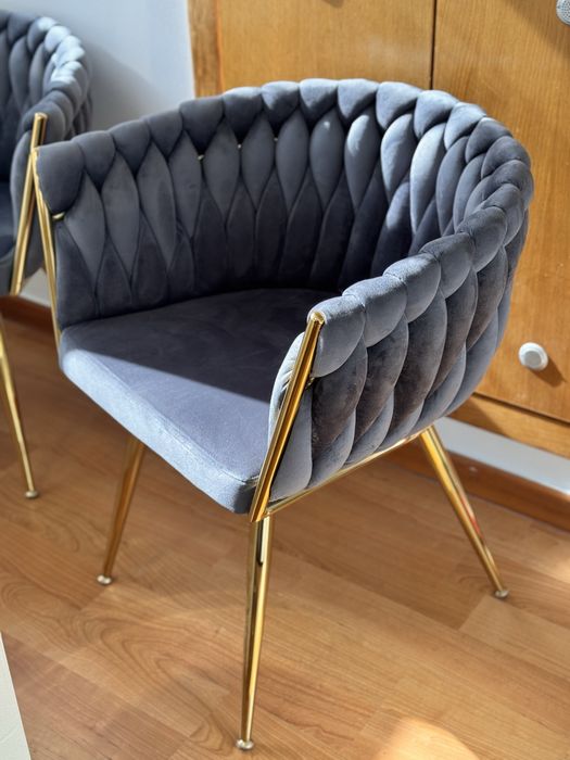 Cadeira Estofada Cinza em Veludo – Estilo Luxo