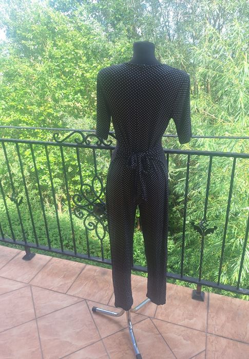 Długi czarny damski kombinezon w białe groszki 95 % wiskoza L 40