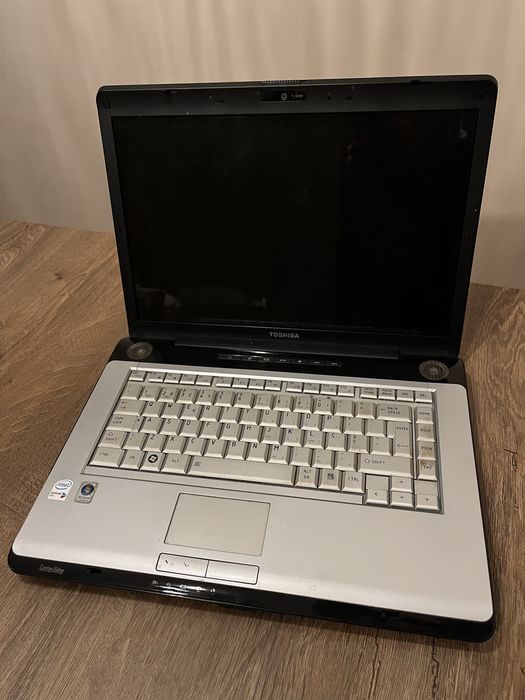 Computador portátil Toshiba A200-1EK a funcionar