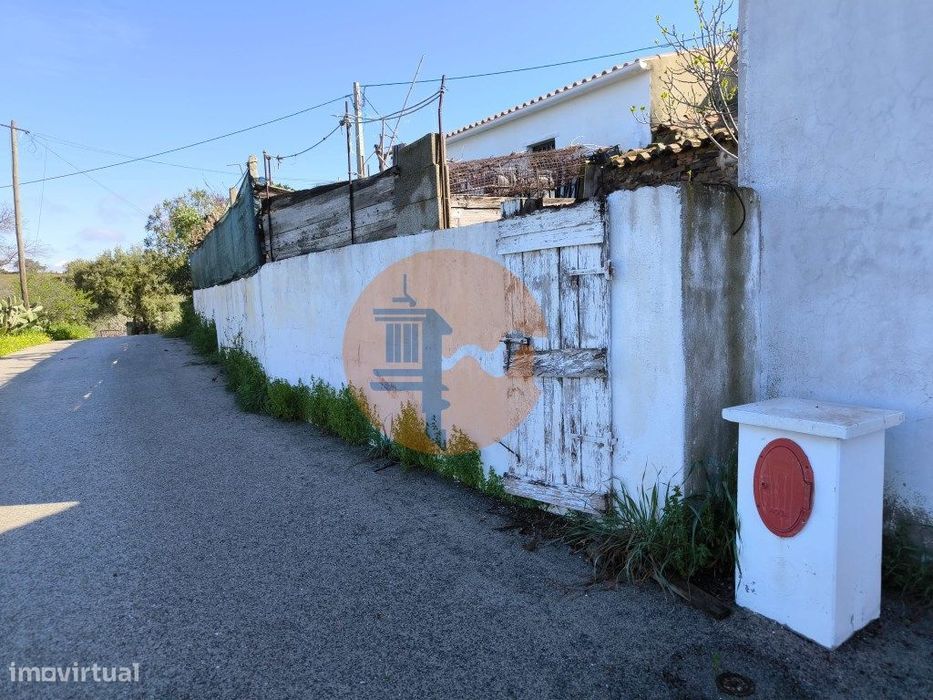 Moradia Em Ruina Para Reconstruir - Com Logradouro - Vista Mar - Qu...