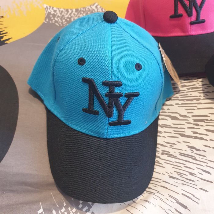 3 chapéus bonés NY New York para jovem. Novos.