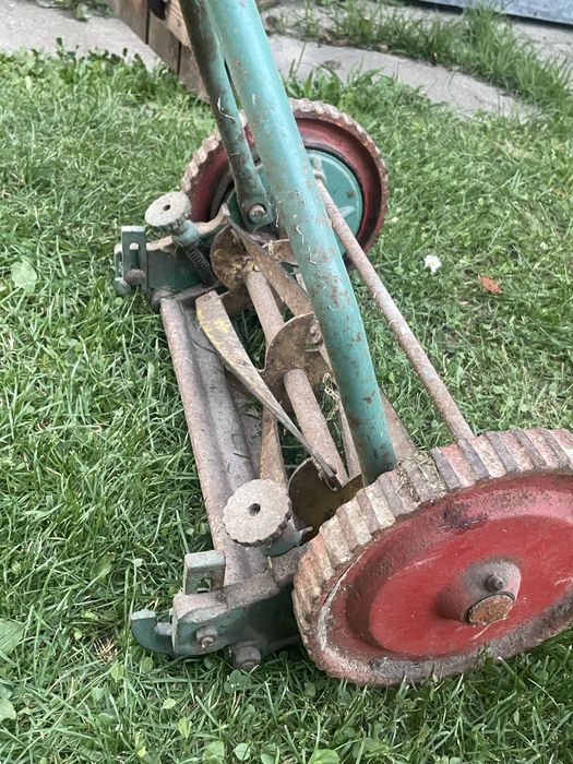 Kosiarka ręczna polecam.