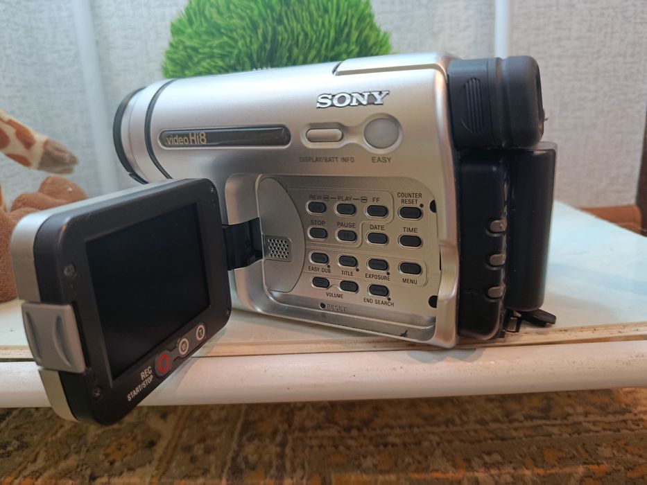 Продам відеокамеру Sony в ідеальному стані .  Можливий торг