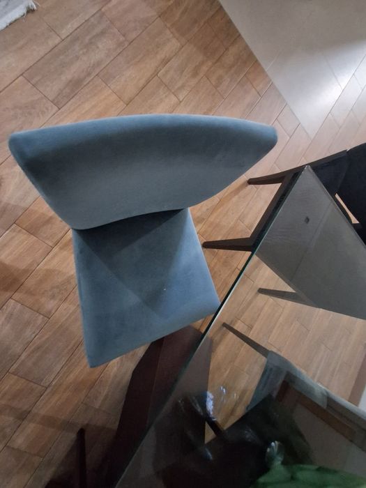 Cadeiras como novas, tecido lavavel, alteracao de decoracao