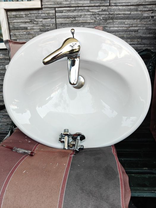 Lavatório com torneira Roca