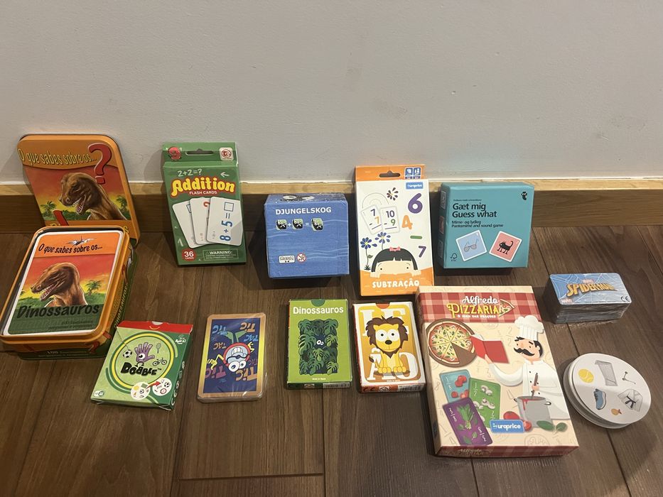 Vendo pack de cartas e jogos  ( criancas)