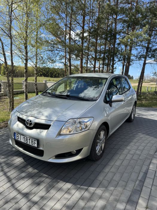 Toyota Auris 1.6 b automat