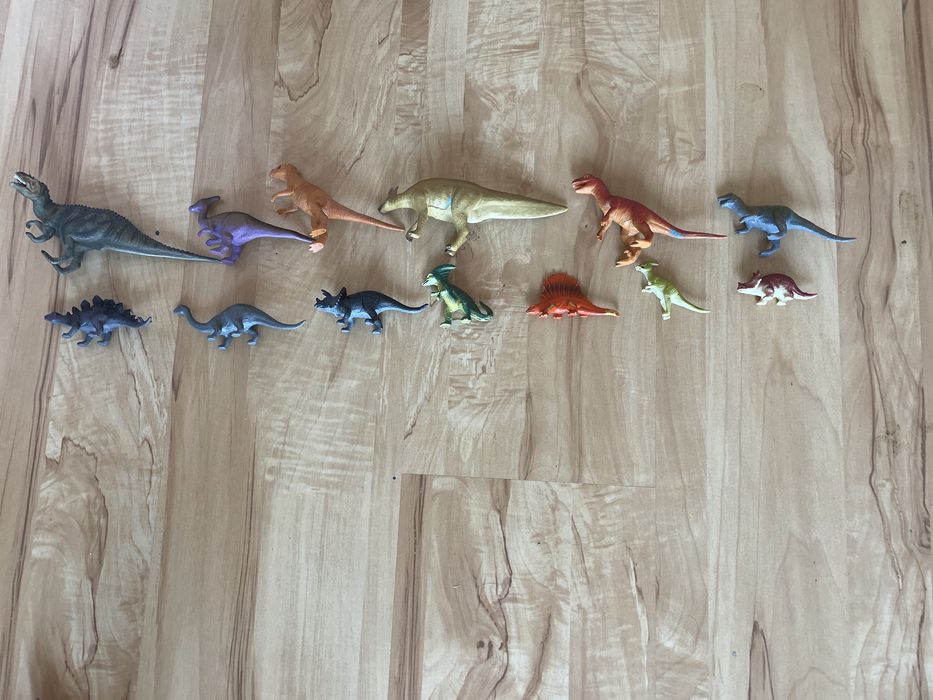 Figurki dinozaurów gumowych 13szt