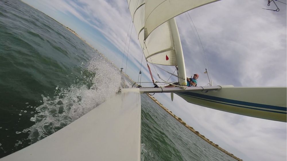 Catamarã DART 18, Vela ligeira.