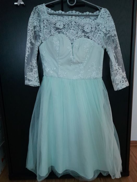 Suknia midi z rękawem miętowa tiulowa r.36"Chi Chi London "nowa.