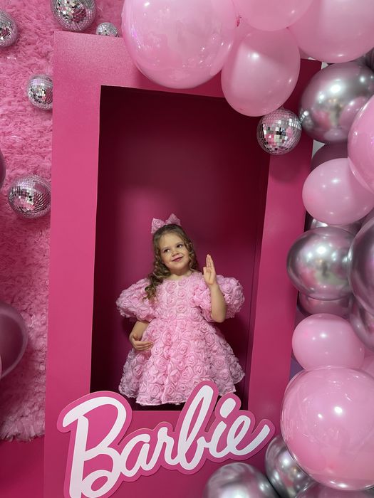 Безумно красивое пышное розовое платье на 5-6 лет