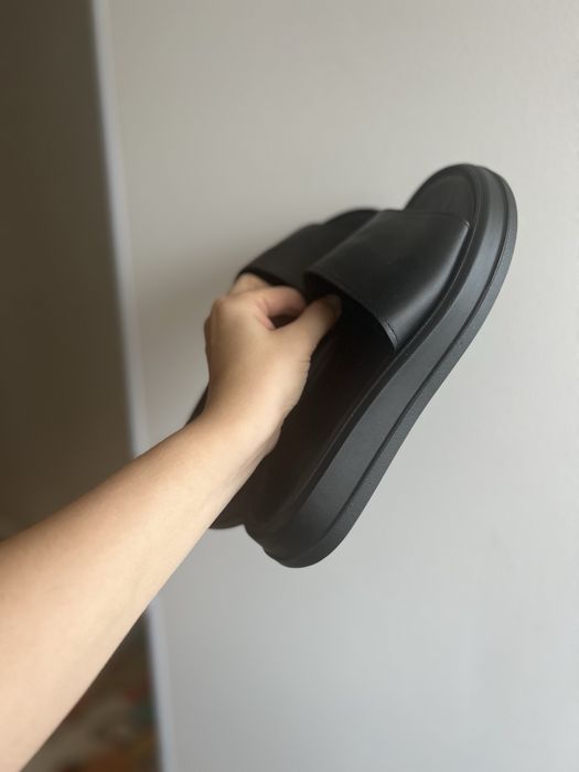 Шльопанці шкіряні