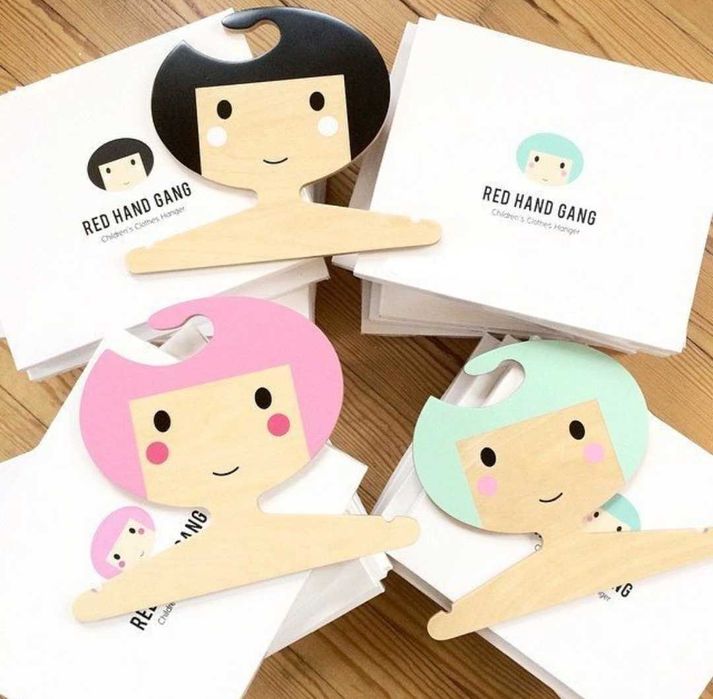 Cabides madeira menina