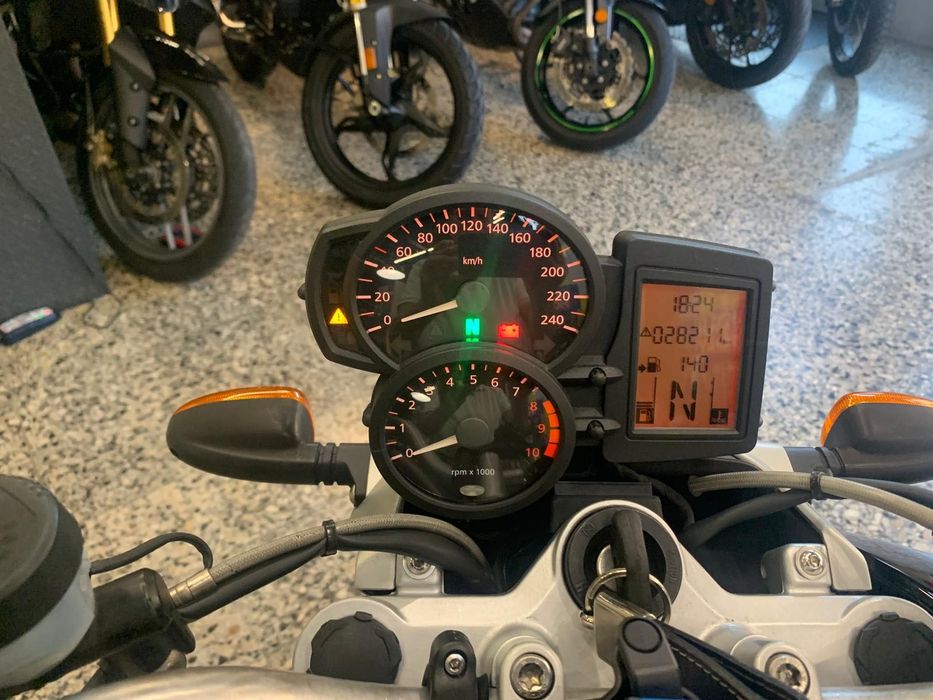 BMW R 1200 R em optimo estado. Nacional Histórico revisões na Marca. 28000 Kms