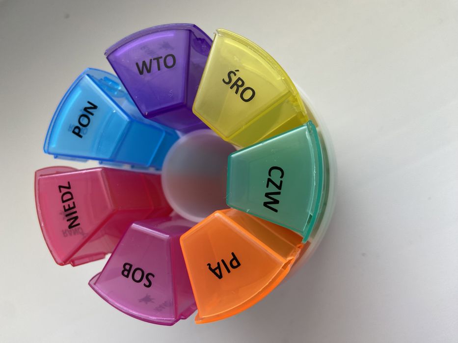 Pokrowiec etui pojemnik na leki dni tygodnia dzień i noc