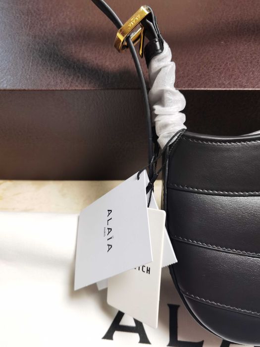 Шкіряна сумка Alaia black