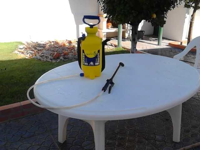 Pulverizador de côr amarela