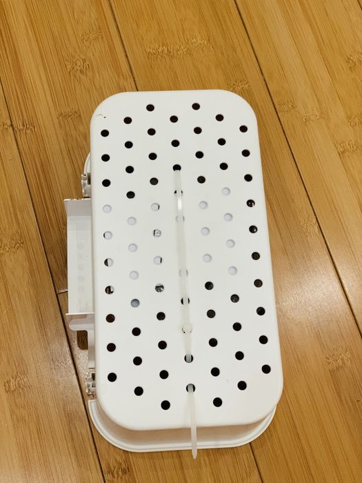 Кошик із присосками білий для ванни або кухні