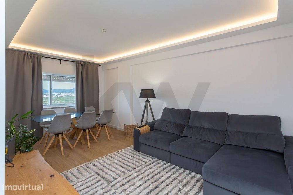 ARRENDAMENTO: T2 remodelado e mobilado em São Marcos, com muita luz na