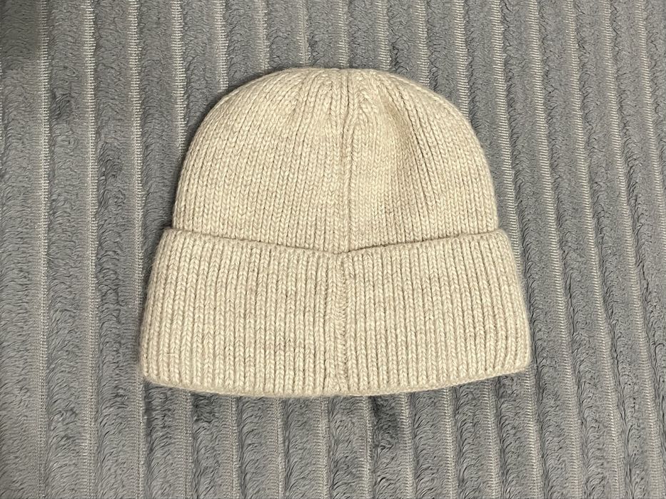 Нова жіноча шапка