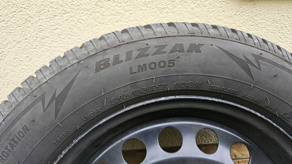 Bridgestone Blizzak LM005 215/65/17 7.8 mm + felgi stalowe VW