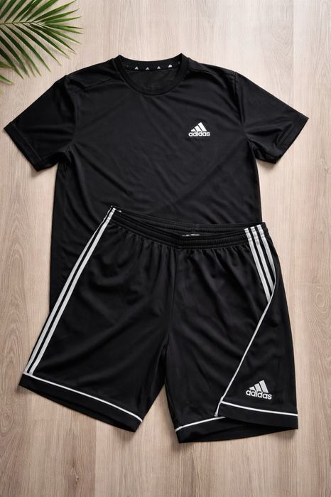 Футболка Adidas.