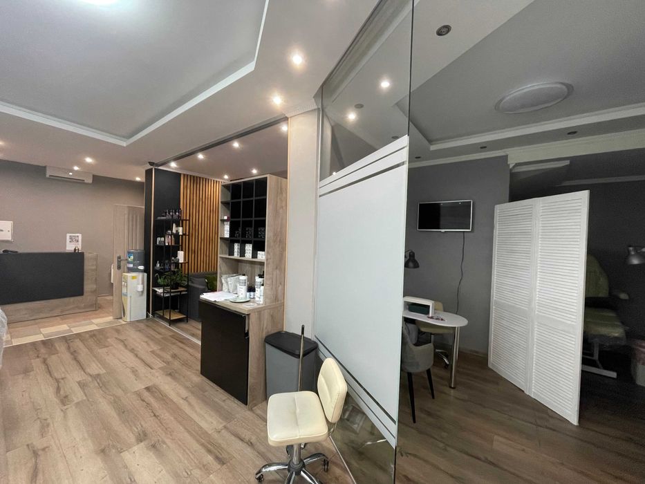 Салон красоты (с арендатором) , 70 кв.м. , действующий бизнес !