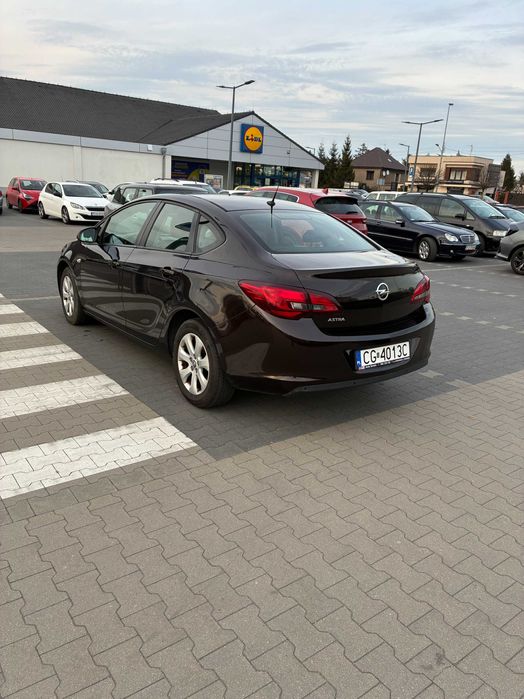 Opel Astra 1.6 Notchback Benzyna +LPG