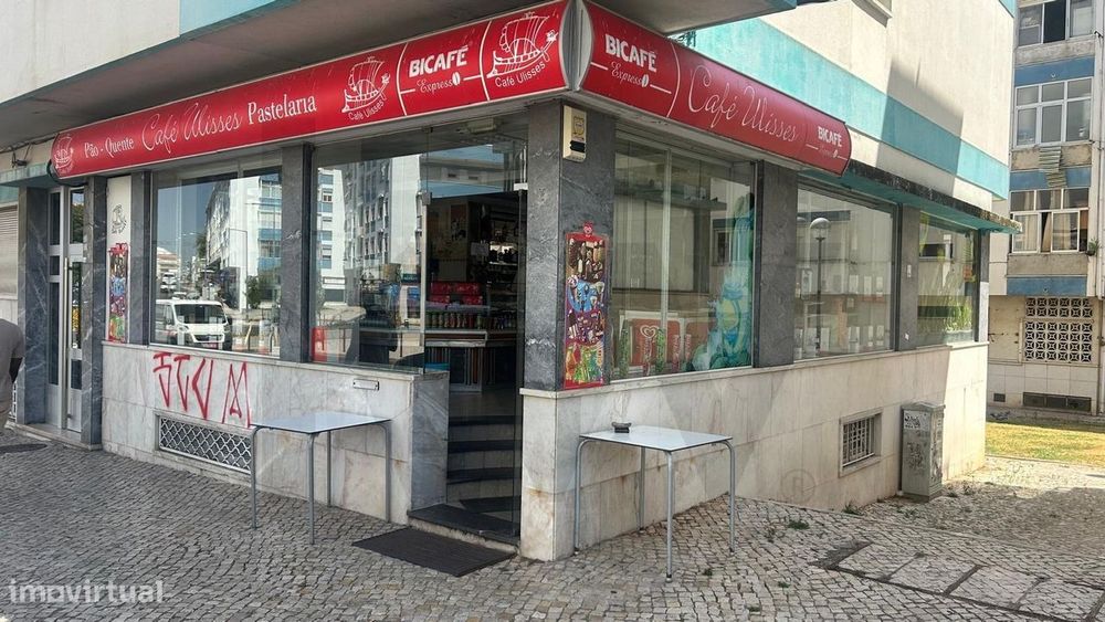 Loja / Restaurante para Arrendamento em Odivelas – Excelente Visibilid