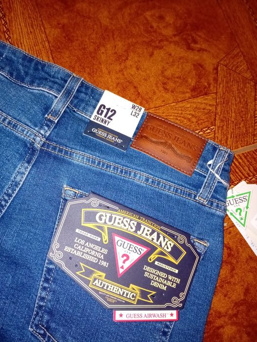 Calcas guess homem