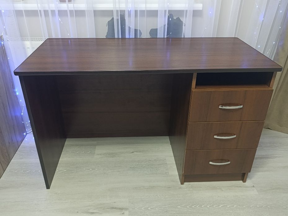 Стіл письмовий вживаний