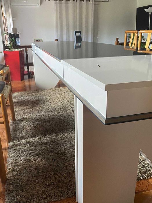 Mesa Grande Lindíssima e Impecável