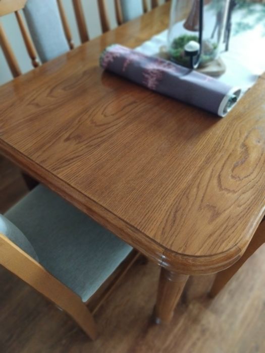 Stół dębowy z krzesłami