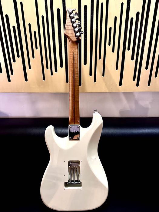 Suhr Classic Antique S  Flamed Roasted Maple Neck