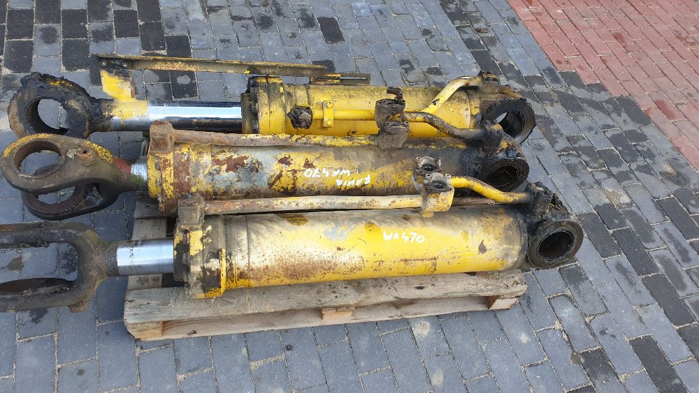 ładowarka komatsu WA 470 -3 siłownik ramienia