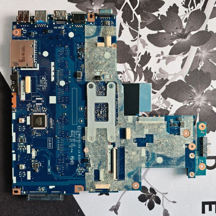 Лот материнских плат для ноутбуков HP, Asus, Lenovo