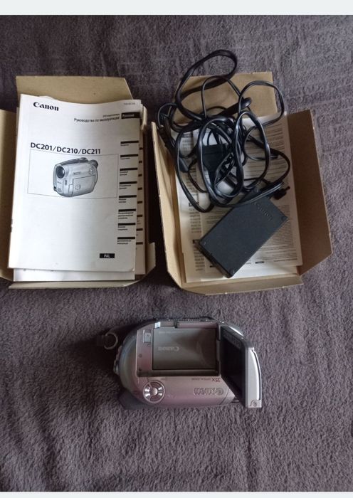 цифровая DVD-видеокамера Canon DC211. 

Запись на диски DVD-R/RW, DVD-