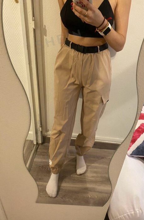 Damskie bojówki z paskiem