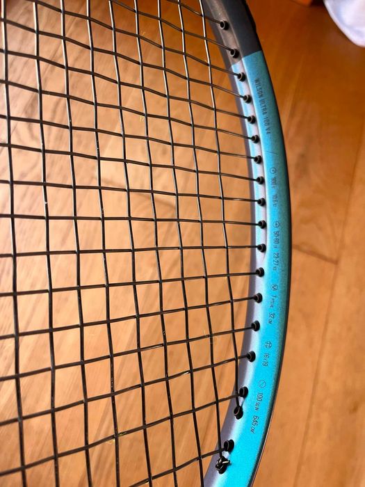 Raquete de Ténis Wilson Ultra v4 100 – Excelente Estado (Com Setup Híbrido)