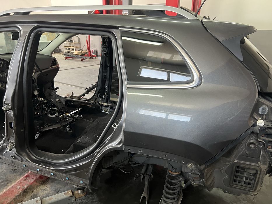 Четвертина кузова четверть Cherokee kl 14-18 кузов цілий з документами