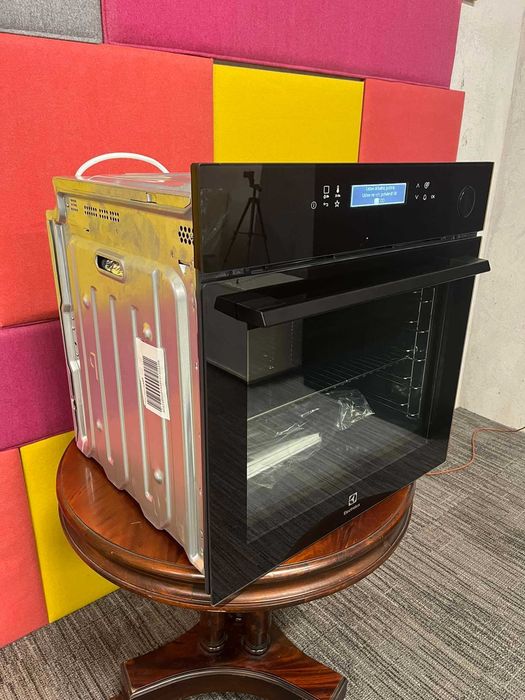 Piekarnik elektryczny parowy Electrolux EOC8H31Z nowy SteamCrisp 700