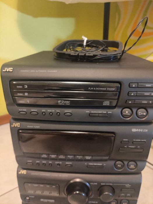 Aparelhagem JVC,  com som surround - leitor de CD, cassetes, rádio