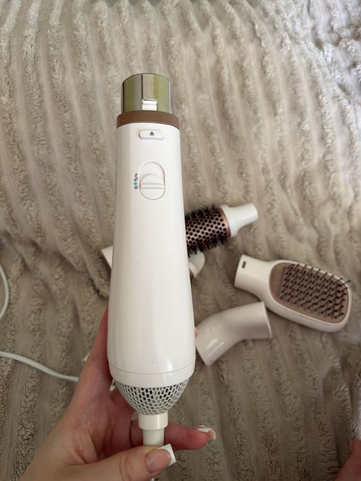 Фен-щетка Philips BHA313/00