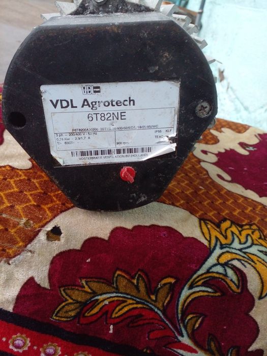 Електродвигатєль.