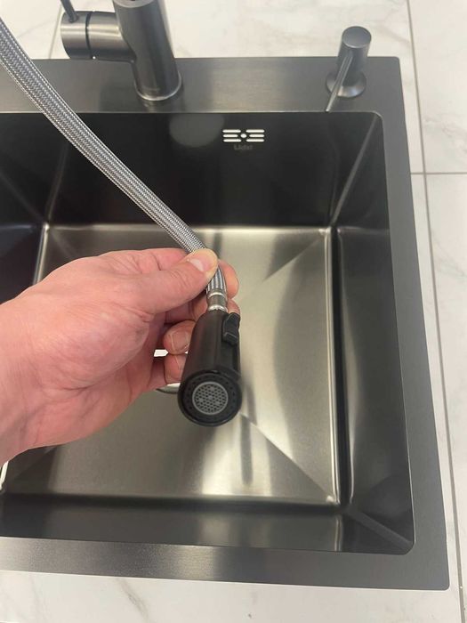 Мийка Lidz 5050 см чорна та змішувач з висувним виливом Kroner.