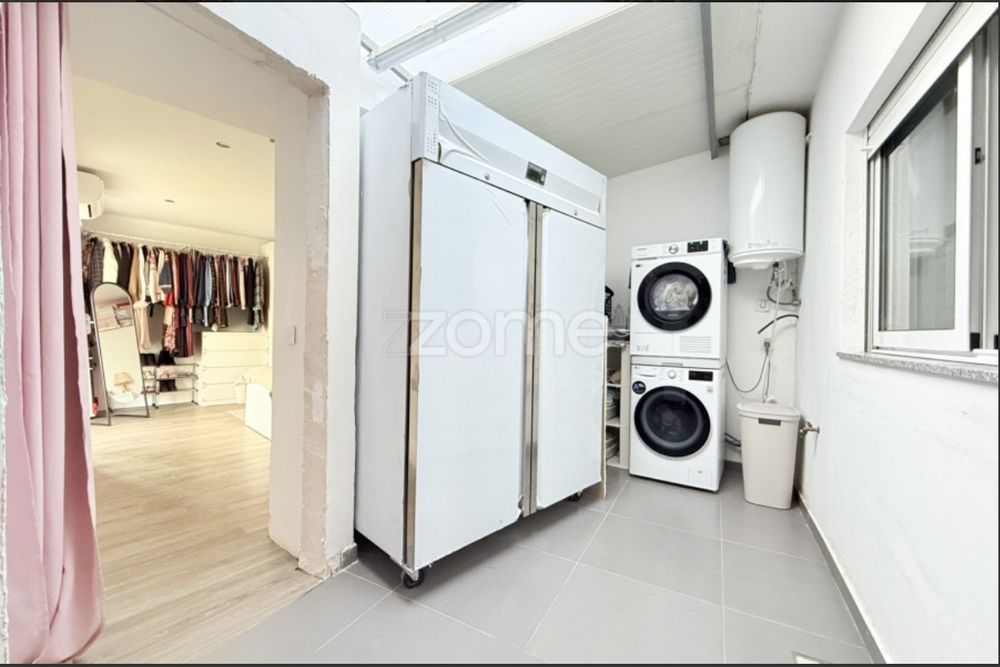 Moradia Térrea T2+1 remodelada, com terreno.