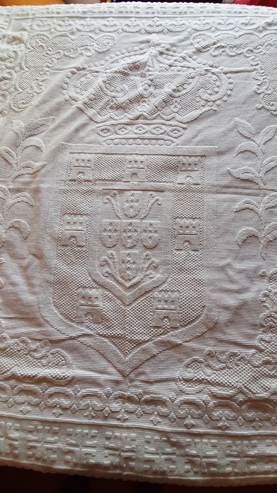 Colcha antiga de algodão feita em tear 2.40x2.10 com um brasão