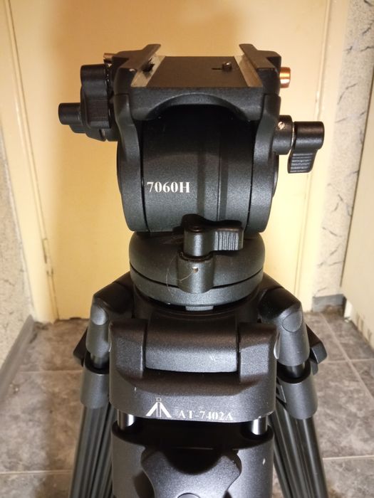 Штатив " E-image AT-7402A " c головой " 7060Н "